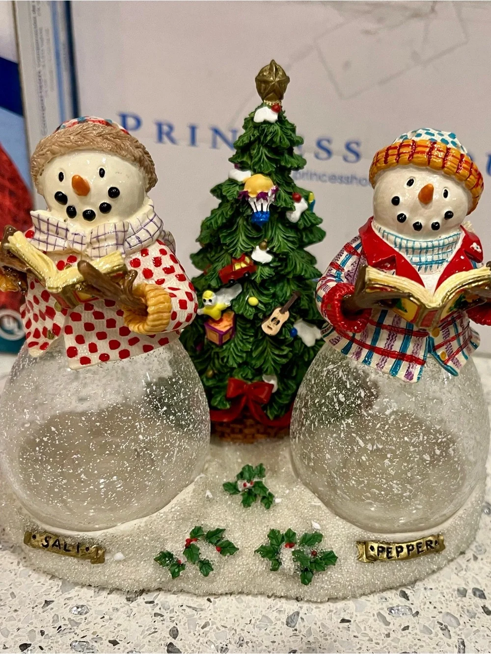 GE 25 LED Energy Saving Lights - Blue & Red, Princess House S & P Shakers, Light